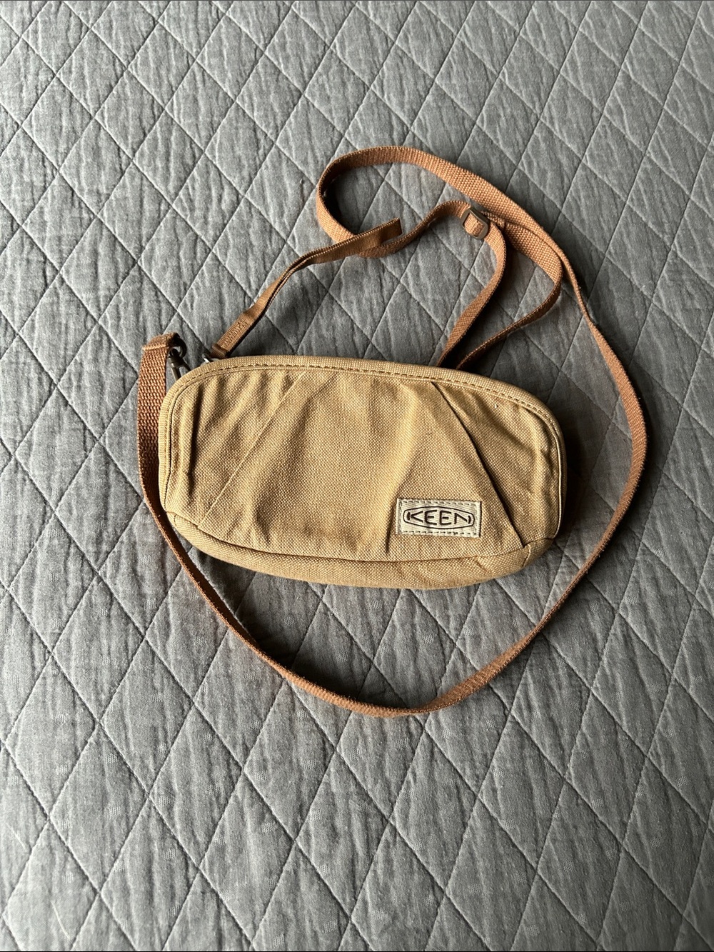 Keen Tan Canvas Crossbody Belt Bag